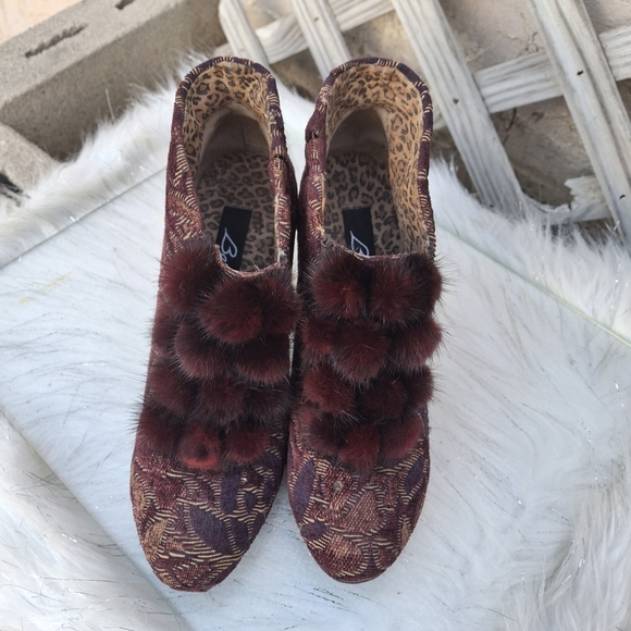 Baci Daisy Tapestry Brocade Mink Fur Pom Pom Slip-On Ankle Heel Boots  Size 6.5 - Picture 4 of 16